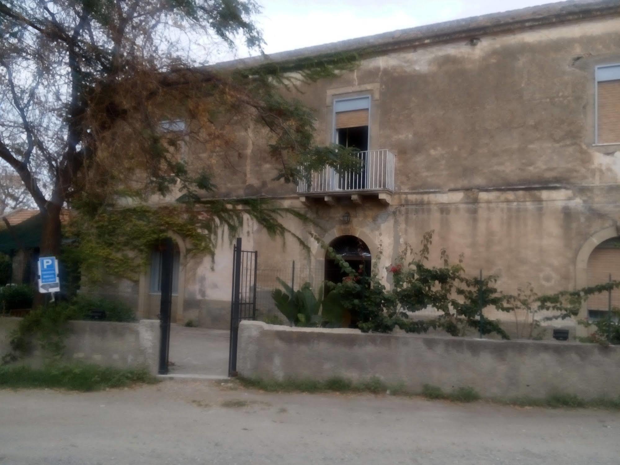 Hotel Il Casale à Milazzo Extérieur photo