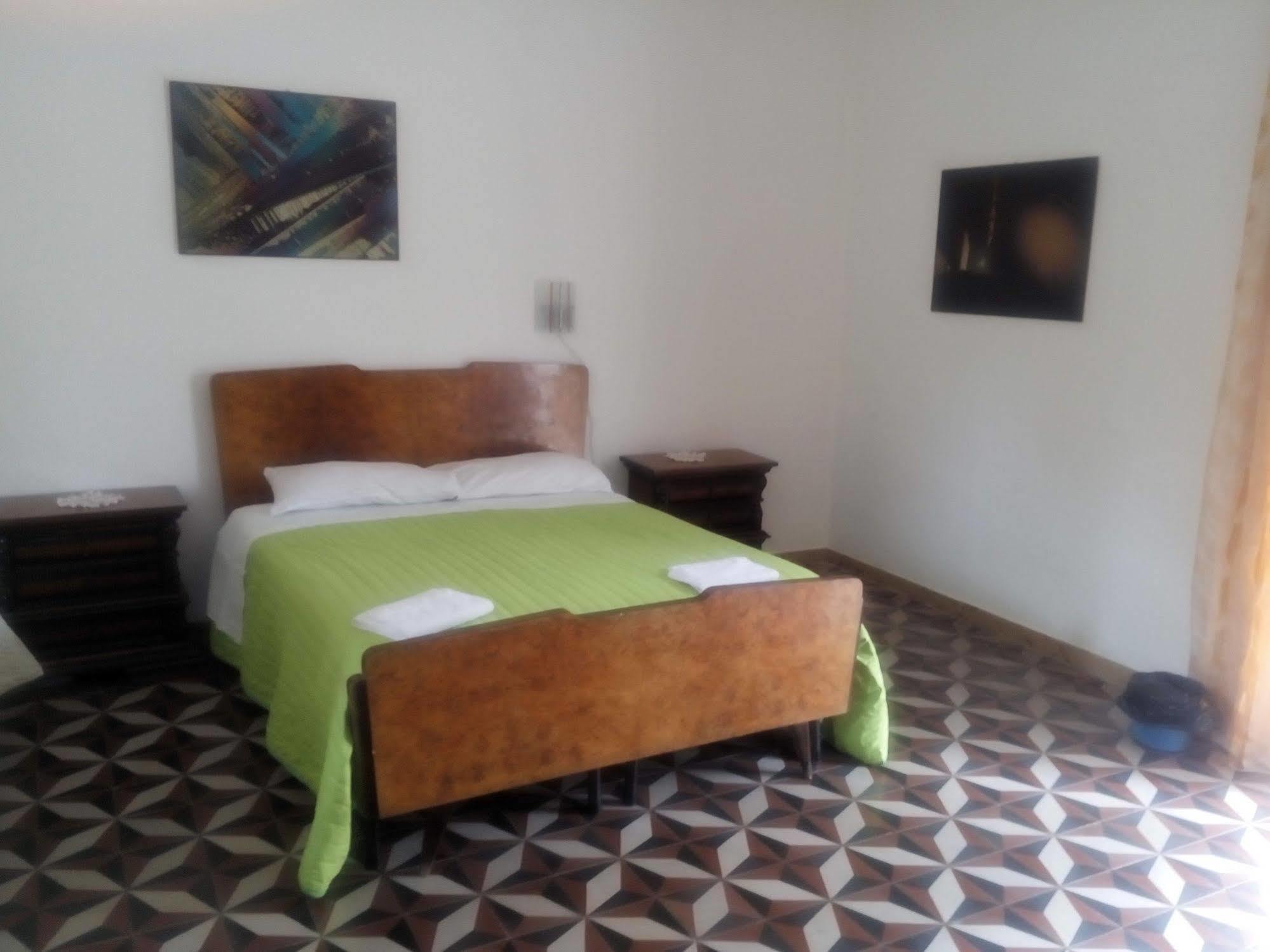 Hotel Il Casale à Milazzo Extérieur photo
